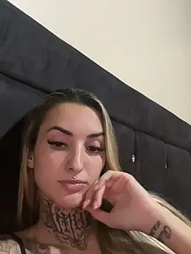 hotskinny1 online show from 28, 2, 2025