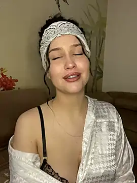 KikiWatson online show from 1, 3, 2025