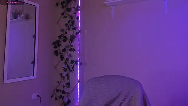 MadelineBenet online show from 9, 9, 2025