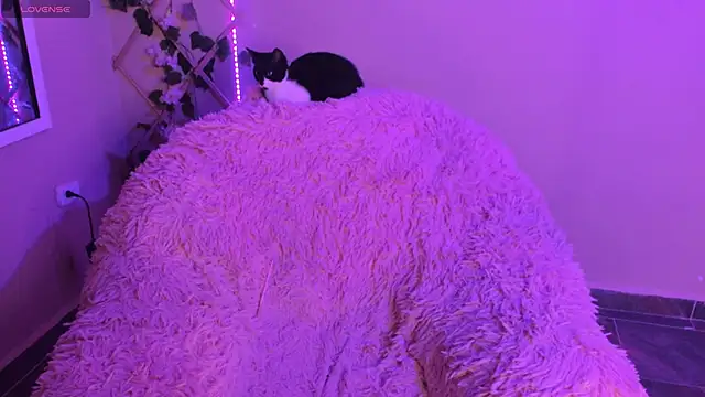 MadelineBenet online show from 29, 9, 2025