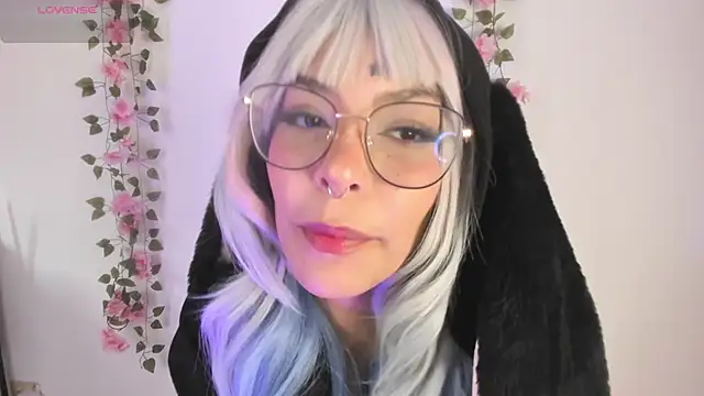 Snapshot of Luna-Chann chatting on 15, 6, 2026 Luna-Chann online show from 15, 6, 2026
