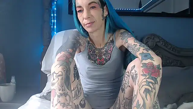 Snapshot of RavenryderUK chatting on 3, 11, 2025 RavenryderUK online show from 3, 11, 2025