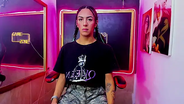 Isabella stanford2 online show from 8, 11, 2025