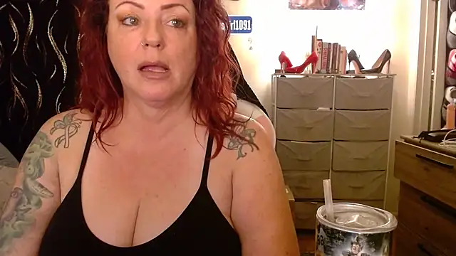 Nikkimastersgirl1091 online show from 28, 10, 2025