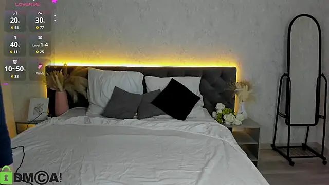 Michelle Blond online show from 2, 3, 2026