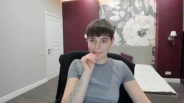 EmiliaYours online show from 10, 1, 2026