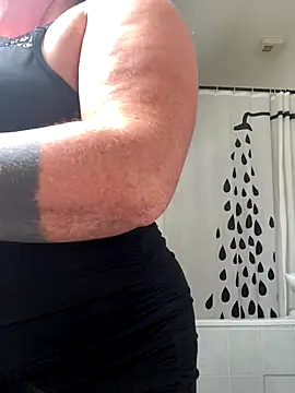 Snapshot of XtentationMG chatting on 28, 10, 2025 XtentationMG online show from 28, 10, 2025