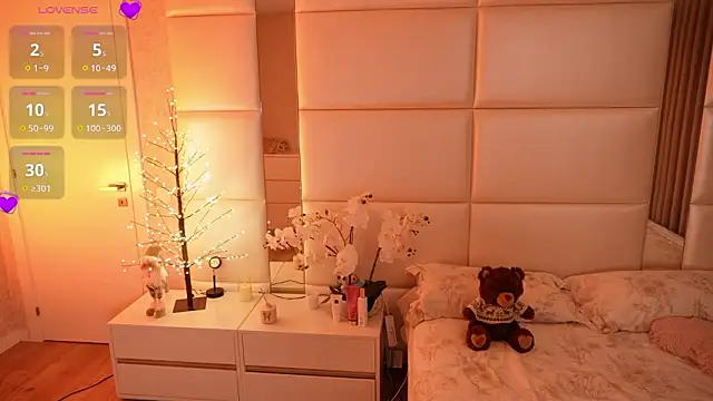 Lilly Colins online show from 7, 2, 2026