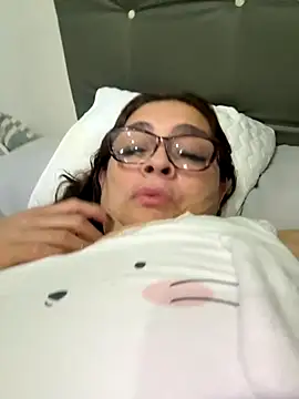 AntonellaAlondra4 online show from 13, 9, 2025