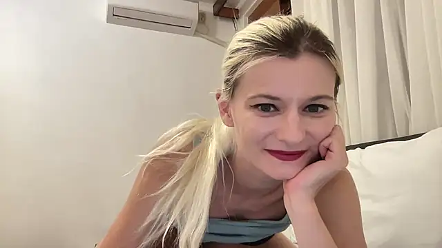 Snapshot of Onika_Love chatting on 26, 6, 2026 Onika Love online show from 26, 6, 2026