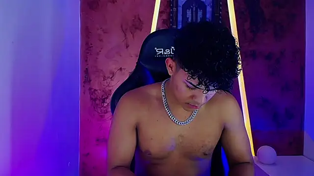 jamescurli  online show from 3, 2, 2025