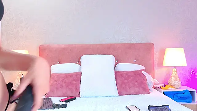 LiliFox18 online show from 7, 2, 2025