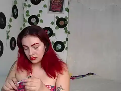 Snapshot of Hannafoster chatting on 17, 12, 2024 Hannafoster online show from 17, 12, 2024