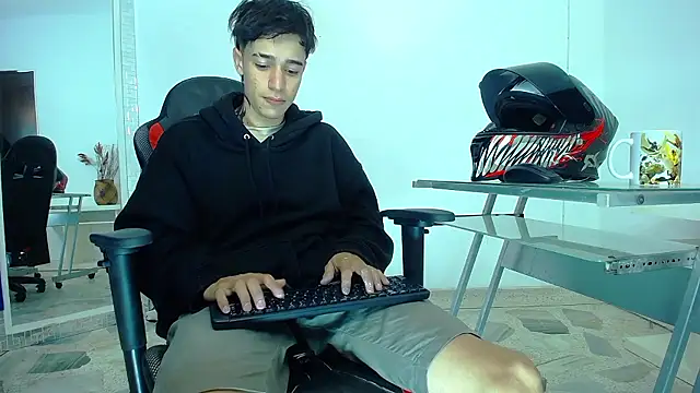 Zacktk7 online show from 4, 12, 2024