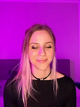 lunawolf21 online show from 3, 12, 2024