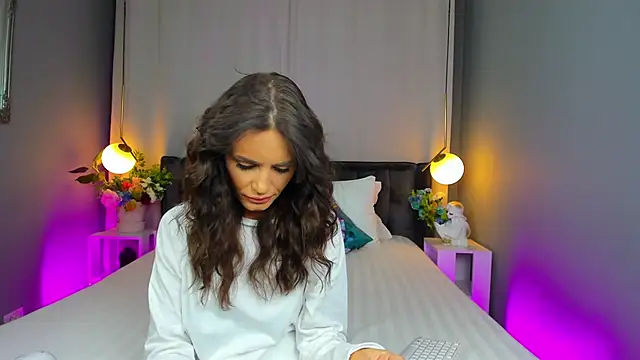 CarlaWhite online show from 2, 10, 2025