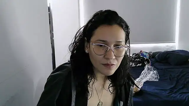 Snapshot of luxandracon23 chatting on 9, 10, 2025 luxandracon23 online show from 9, 10, 2025