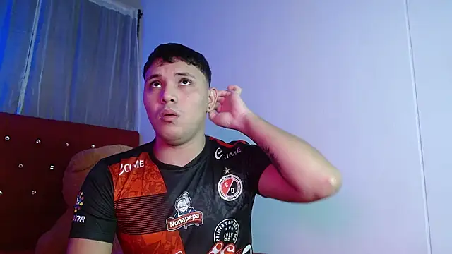 couple lovelyds online show from 7, 11, 2025