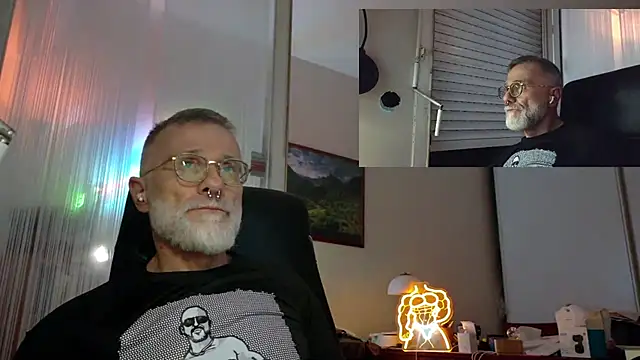 MusclesCigarsFFPig online show from 7, 5, 2026