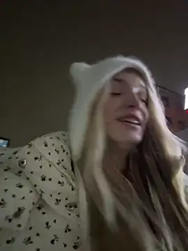 Snapshot of Sweet_Evva chatting on 4, 12, 2024 Sweet Evva online show from 4, 12, 2024