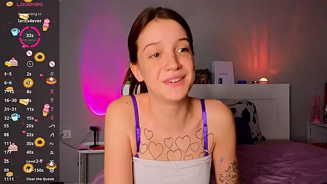 Snapshot of Sweet_Evva chatting on 10, 11, 2025 Sweet Evva online show from 10, 11, 2025