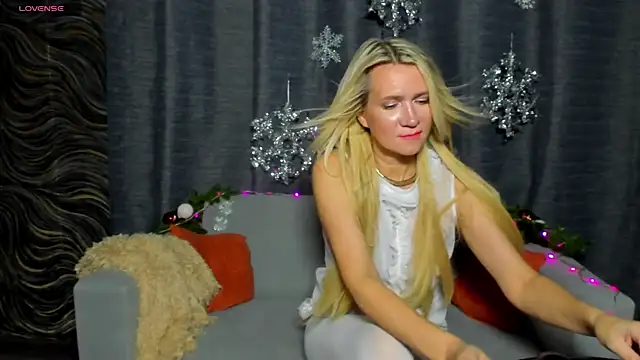 Luna  Lewis online show from 18, 12, 2024