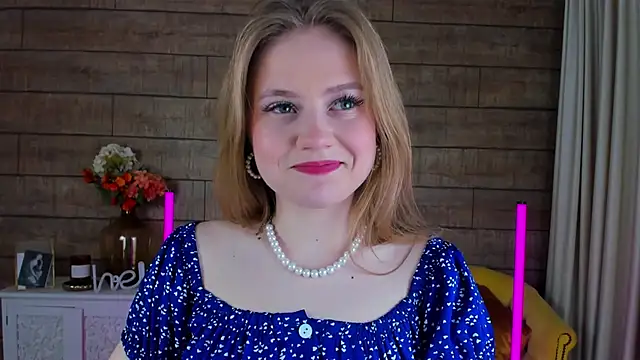 Snapshot of SelinSwarovski chatting on 10, 2, 2025 SelinSwarovski online show from 10, 2, 2025