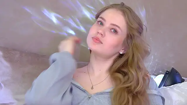 Snapshot of SelinSwarovski chatting on 22, 10, 2025 SelinSwarovski online show from 22, 10, 2025