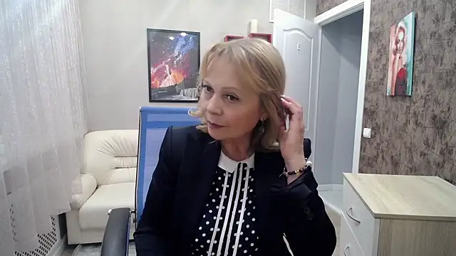 Milla Cutie18 online show from 23, 1, 2025