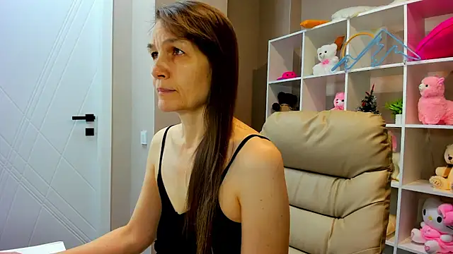 Snapshot of Lillian_White chatting on 5, 1, 2025 Lillian White online show from 5, 1, 2025