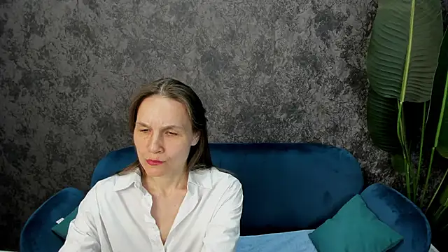 Snapshot of Lillian_White chatting on 4, 3, 2025 Lillian White online show from 4, 3, 2025