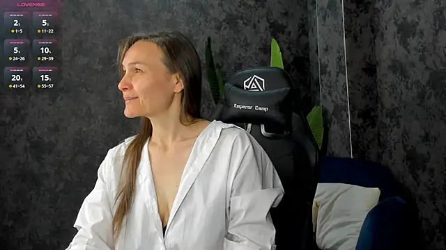 Snapshot of Lillian_White chatting on 10, 10, 2025 Lillian White online show from 10, 10, 2025