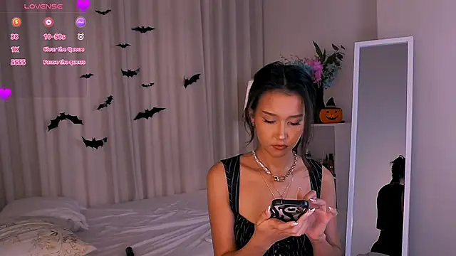 Melissa Mone online show from 28, 10, 2025