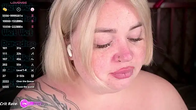 ZaraReignn online show from 14, 10, 2025