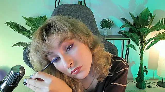 Snapshot of LuxRayi chatting on 14, 12, 2024 LuxRayi online show from 14, 12, 2024