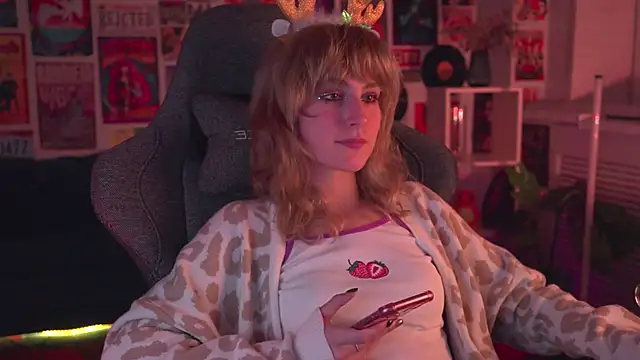 Snapshot of LuxRayi chatting on 25, 12, 2024 LuxRayi online show from 25, 12, 2024