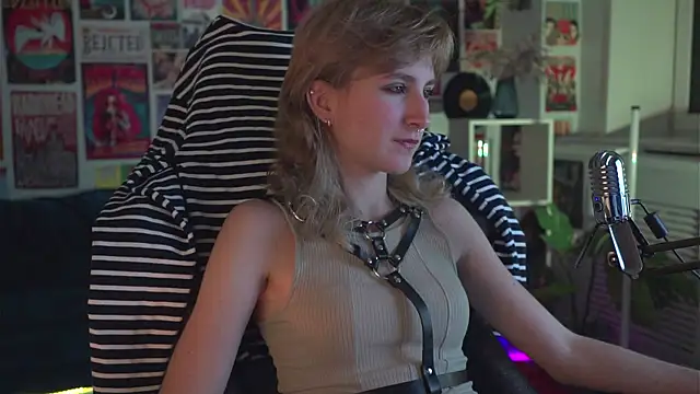 Snapshot of LuxRayi chatting on 26, 12, 2024 LuxRayi online show from 26, 12, 2024