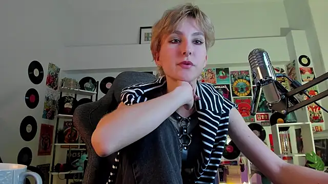 Snapshot of LuxRayi chatting on 26, 12, 2024 LuxRayi online show from 26, 12, 2024