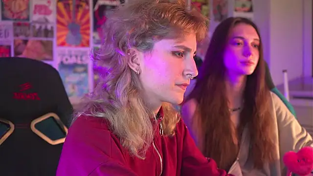 Snapshot of LuxRayi chatting on 2, 1, 2025 LuxRayi online show from 2, 1, 2025