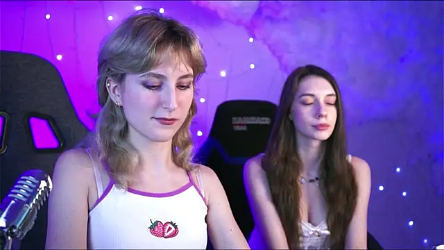 Snapshot of LuxRayi chatting on 3, 1, 2025 LuxRayi online show from 3, 1, 2025