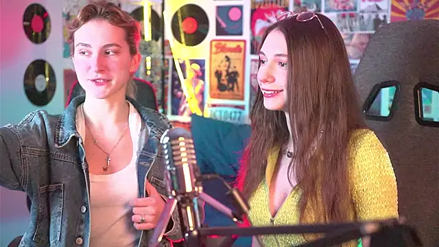 Snapshot of LuxRayi chatting on 10, 1, 2025 LuxRayi online show from 10, 1, 2025