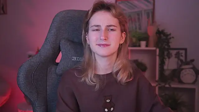 Snapshot of LuxRayi chatting on 13, 1, 2025 LuxRayi online show from 13, 1, 2025