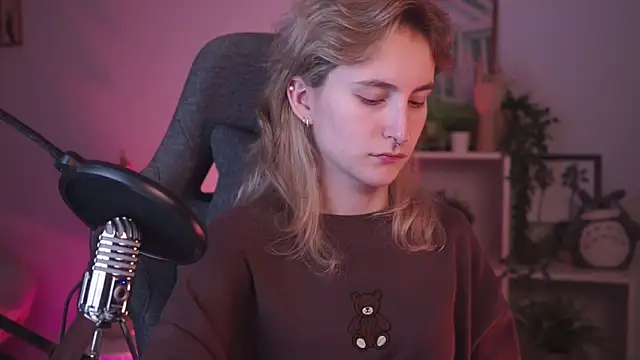 Snapshot of LuxRayi chatting on 13, 1, 2025 LuxRayi online show from 13, 1, 2025