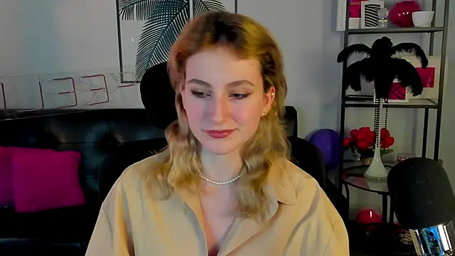 Snapshot of LuxRayi chatting on 25, 1, 2025 LuxRayi online show from 25, 1, 2025