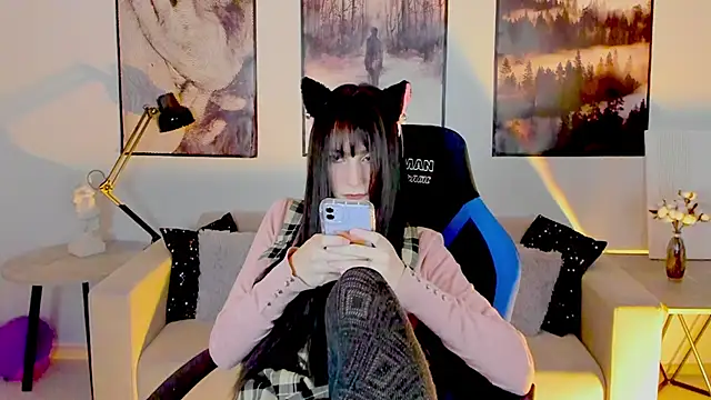 Snapshot of LuxRayi chatting on 28, 1, 2025 LuxRayi online show from 28, 1, 2025