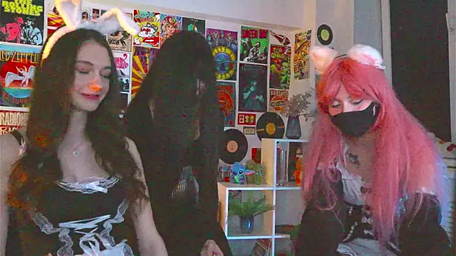 Snapshot of LuxRayi chatting on 30, 1, 2025 LuxRayi online show from 30, 1, 2025