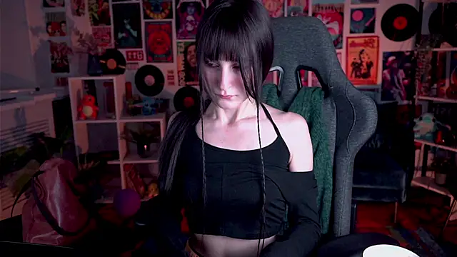 Snapshot of LuxRayi chatting on 1, 2, 2025 LuxRayi online show from 1, 2, 2025