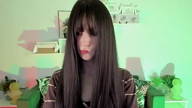 Snapshot of LuxRayi chatting on 2, 2, 2025 LuxRayi online show from 2, 2, 2025