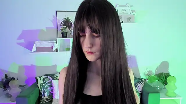 Snapshot of LuxRayi chatting on 2, 2, 2025 LuxRayi online show from 2, 2, 2025