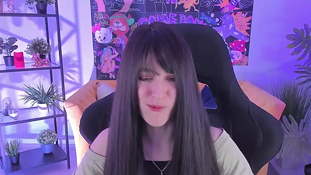 Snapshot of LuxRayi chatting on 5, 2, 2025 LuxRayi online show from 5, 2, 2025